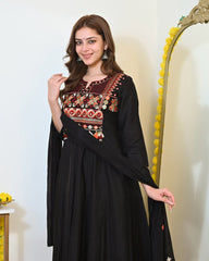 Tanvi Kurti Black Embroidered Dupatta set - Tanvi Kurti