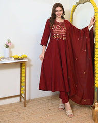 Tanvi Kurti Red Embroidered Dupatta set - Tanvi Kurti