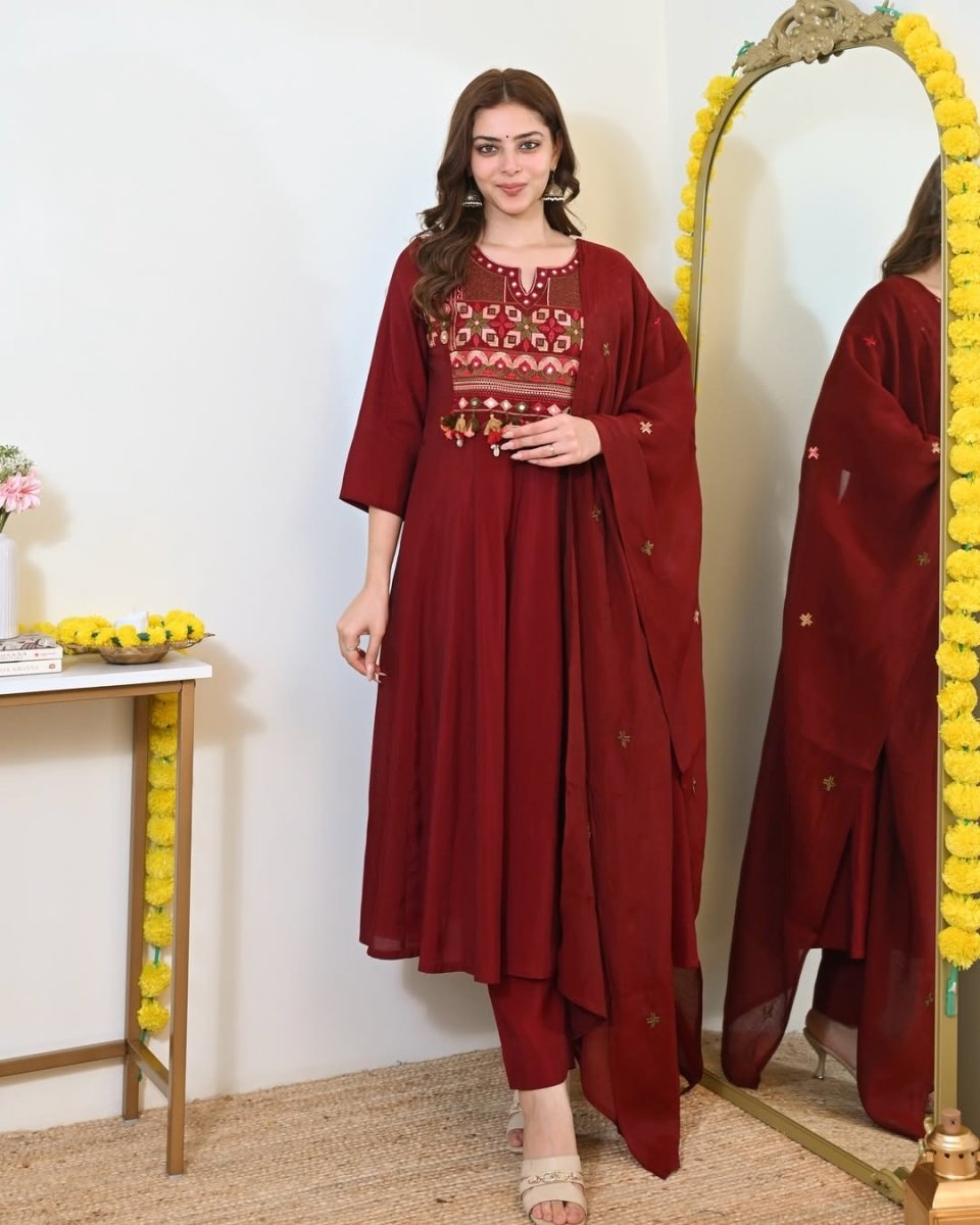 Tanvi Kurti Red Embroidered Dupatta set - Tanvi Kurti
