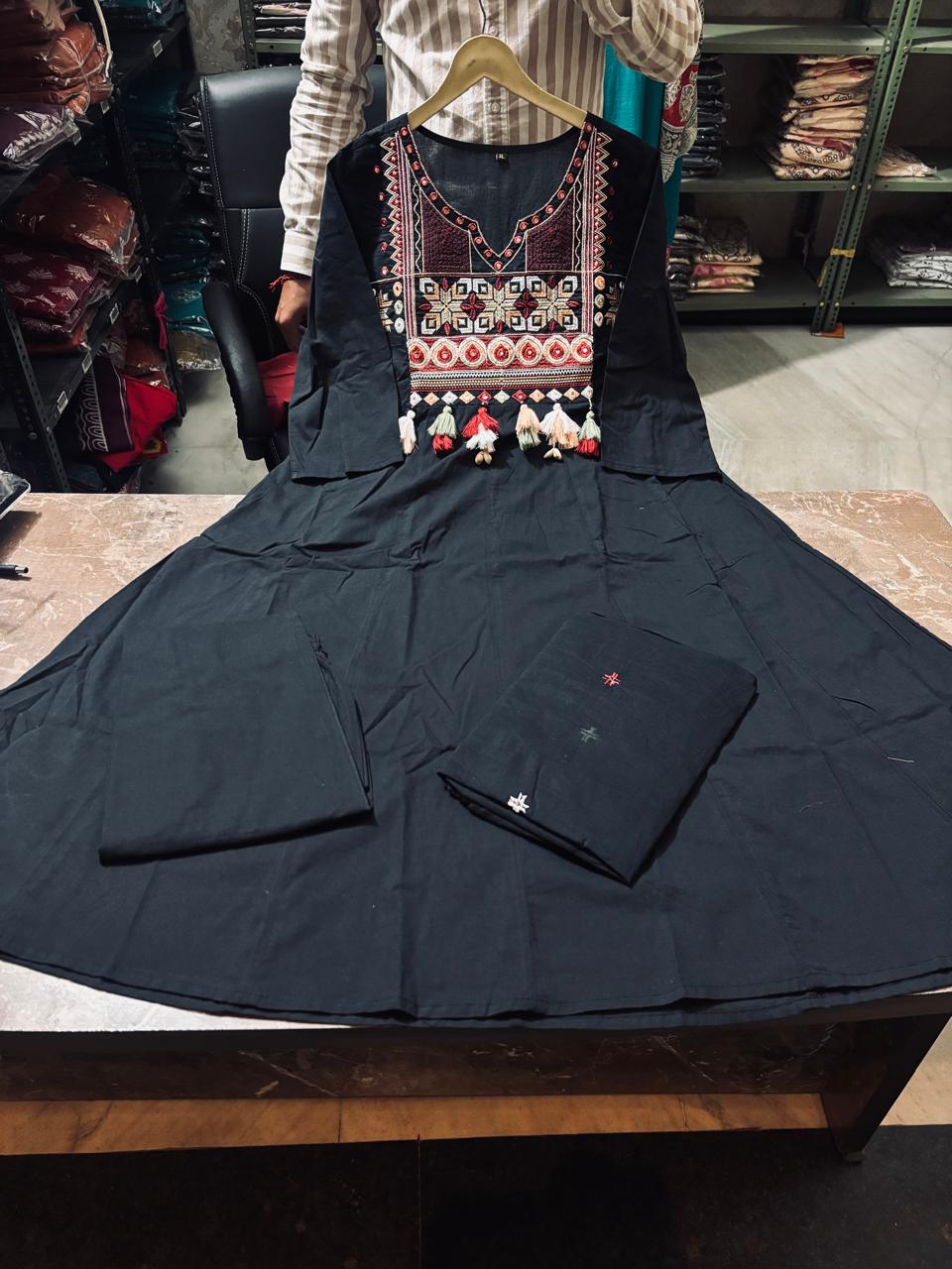 Tanvi Kurti Black Embroidered Dupatta set - Tanvi Kurti