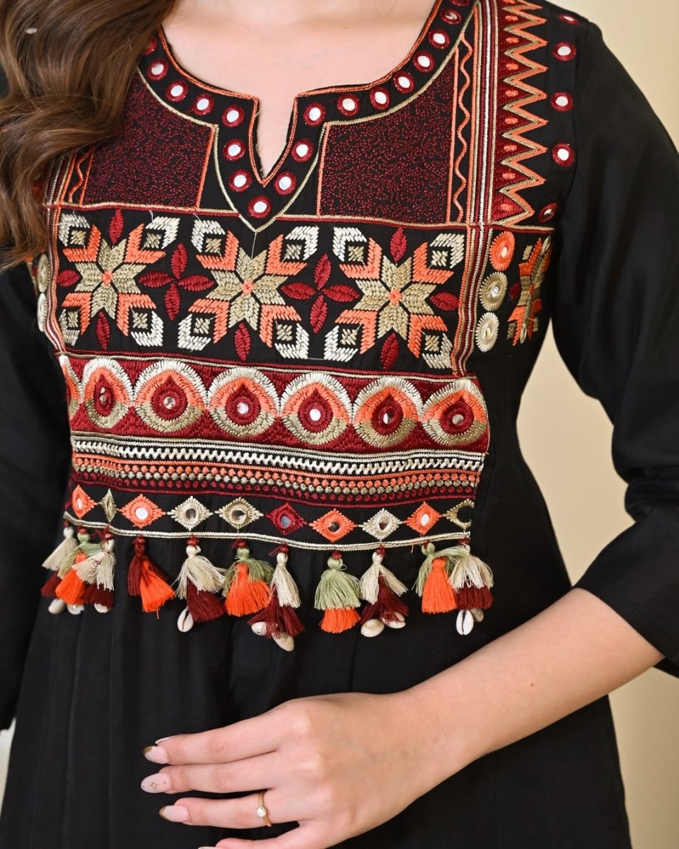 Tanvi Kurti Black Embroidered Dupatta set - Tanvi Kurti