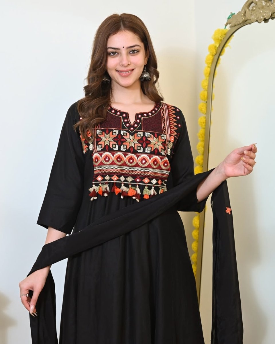 Tanvi Kurti Black Embroidered Dupatta set - Tanvi Kurti