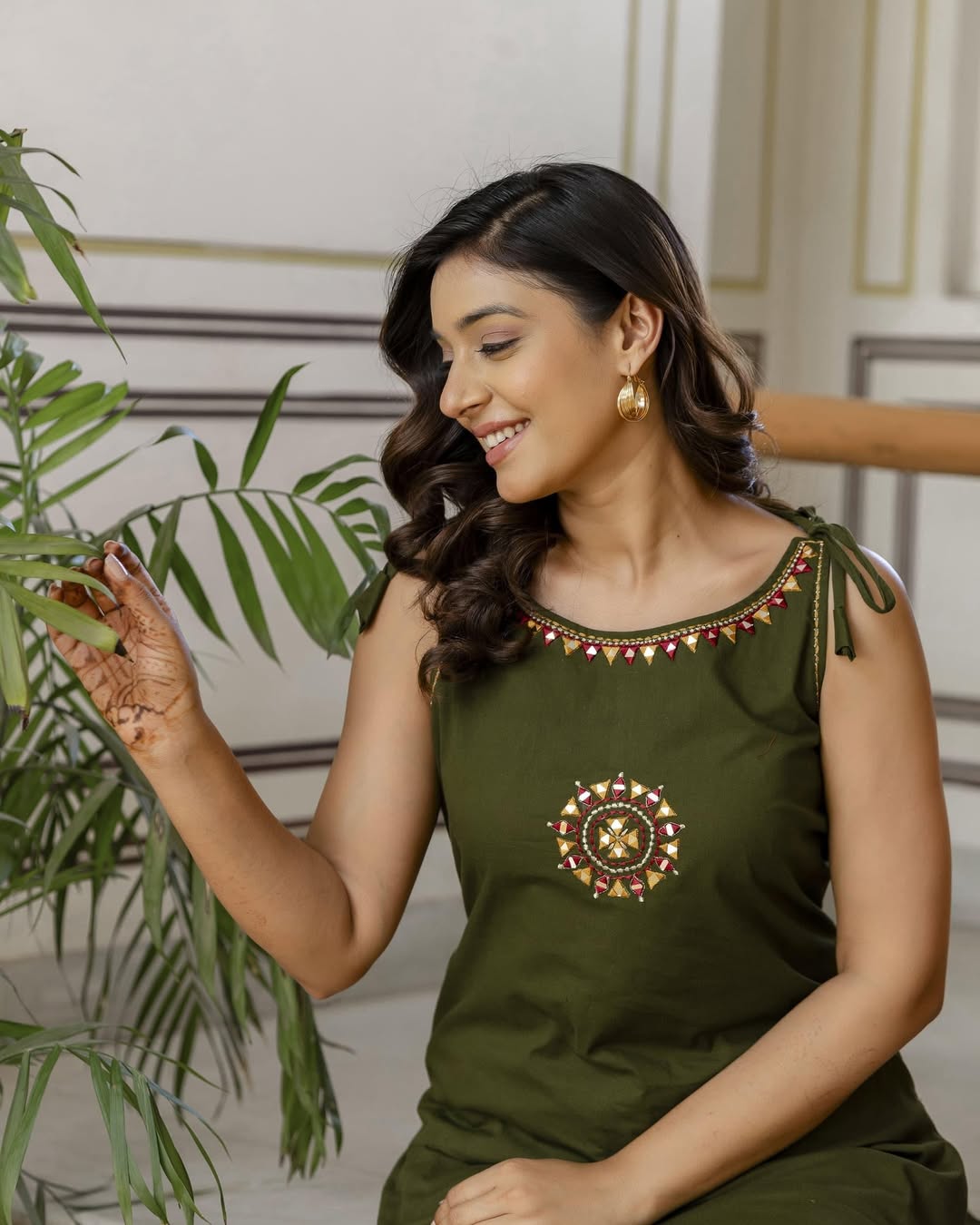 Tanvi Kurti Olive Green Sleeveless Embellished Kurta Set - Tanvi Kurti